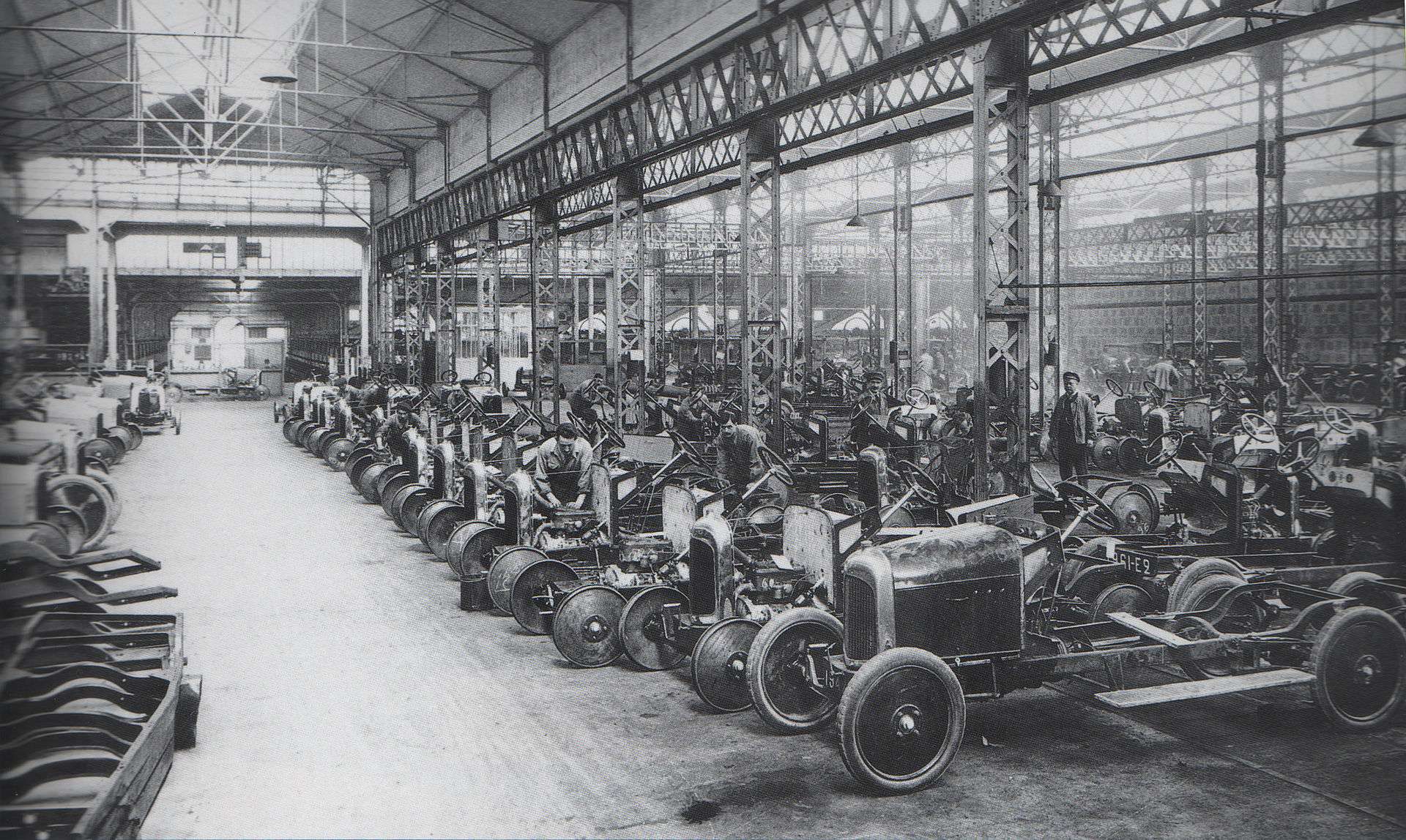 Citroen Assembly line - Le catalogue Citroën 1918-1960, Fabien Sabatès, Editions Massin